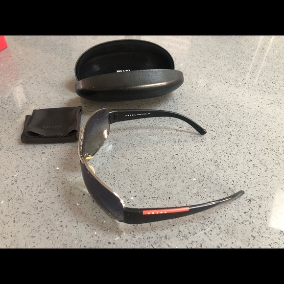 Prada Sunglasses excellent condition - Picture 3 of 4